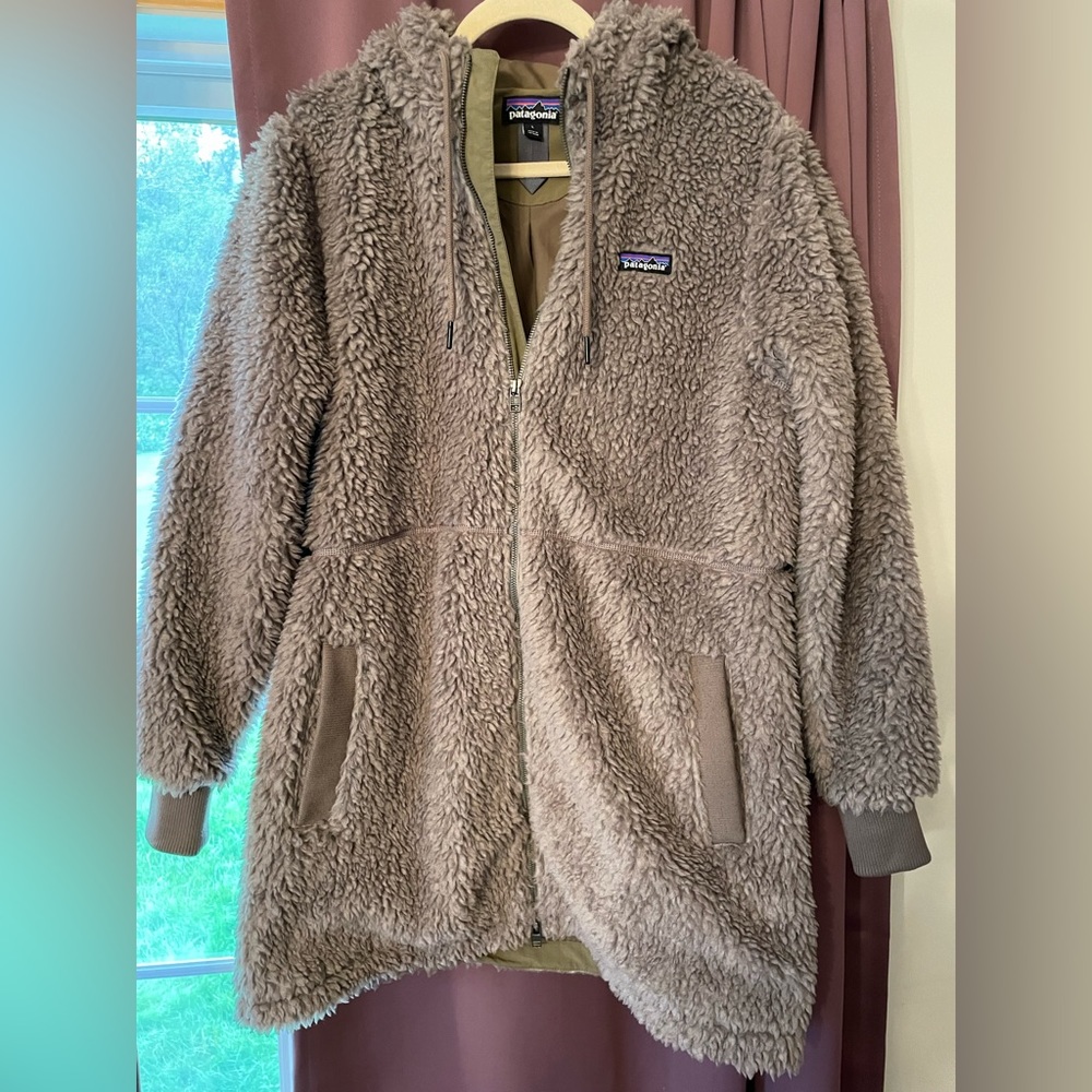 Patagonia Dust Mesa Parker sz large in furry taupe.